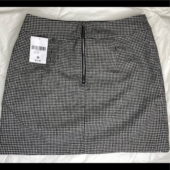 Houndstooth Mini Skirt - Picture 2 of 3